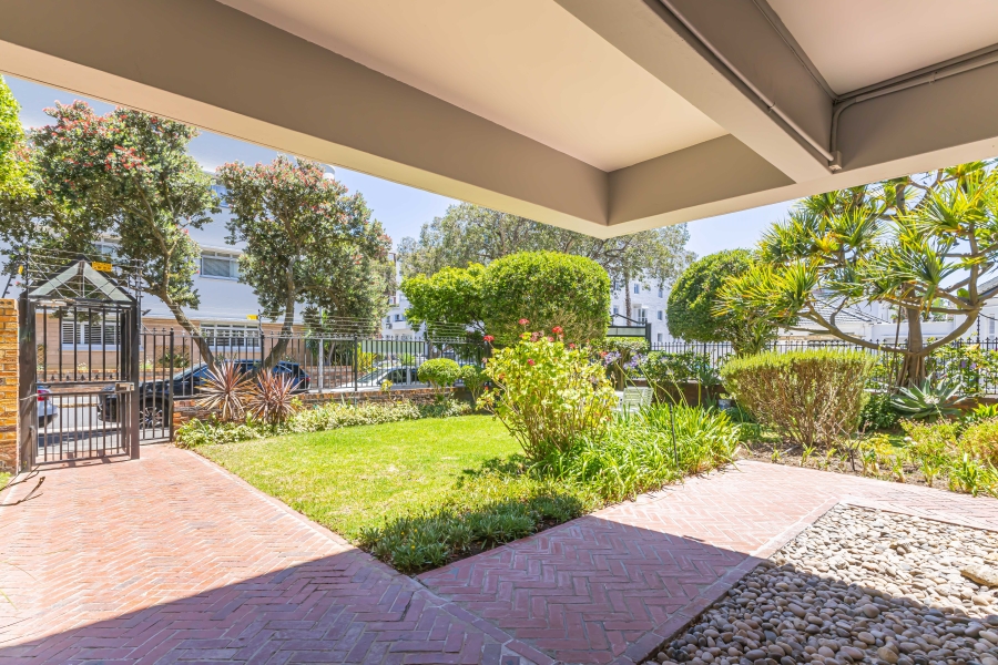 2 Bedroom Property for Sale in Sea Point Western Cape